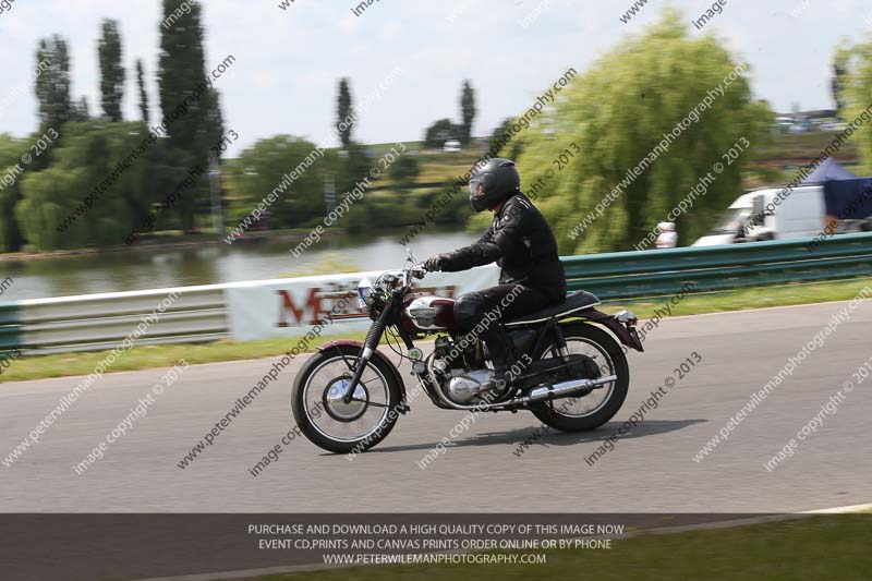 Vintage motorcycle club;eventdigitalimages;mallory park;mallory park trackday photographs;no limits trackdays;peter wileman photography;trackday digital images;trackday photos;vmcc festival 1000 bikes photographs