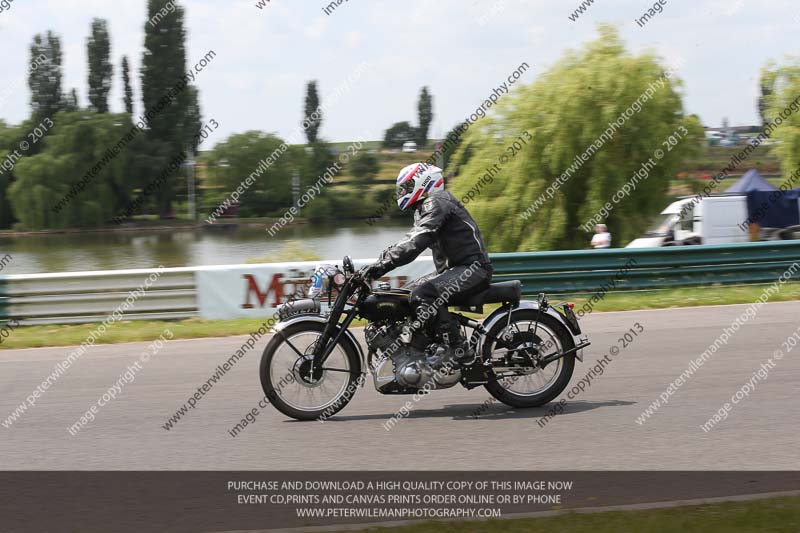 Vintage motorcycle club;eventdigitalimages;mallory park;mallory park trackday photographs;no limits trackdays;peter wileman photography;trackday digital images;trackday photos;vmcc festival 1000 bikes photographs