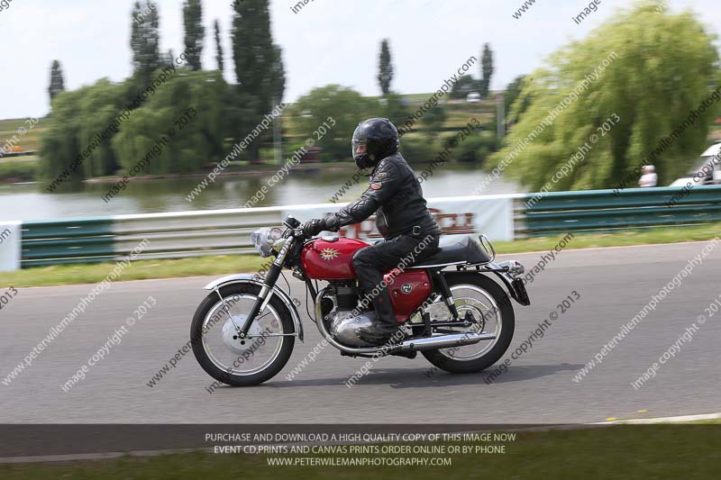 Vintage motorcycle club;eventdigitalimages;mallory park;mallory park trackday photographs;no limits trackdays;peter wileman photography;trackday digital images;trackday photos;vmcc festival 1000 bikes photographs