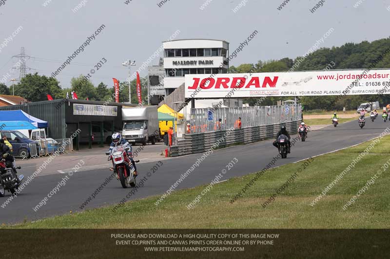 Vintage motorcycle club;eventdigitalimages;mallory park;mallory park trackday photographs;no limits trackdays;peter wileman photography;trackday digital images;trackday photos;vmcc festival 1000 bikes photographs