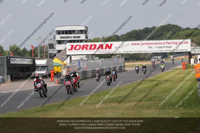 Vintage motorcycle club;eventdigitalimages;mallory park;mallory park trackday photographs;no limits trackdays;peter wileman photography;trackday digital images;trackday photos;vmcc festival 1000 bikes photographs