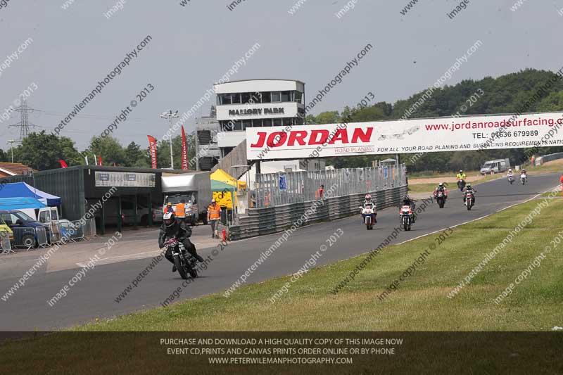 Vintage motorcycle club;eventdigitalimages;mallory park;mallory park trackday photographs;no limits trackdays;peter wileman photography;trackday digital images;trackday photos;vmcc festival 1000 bikes photographs