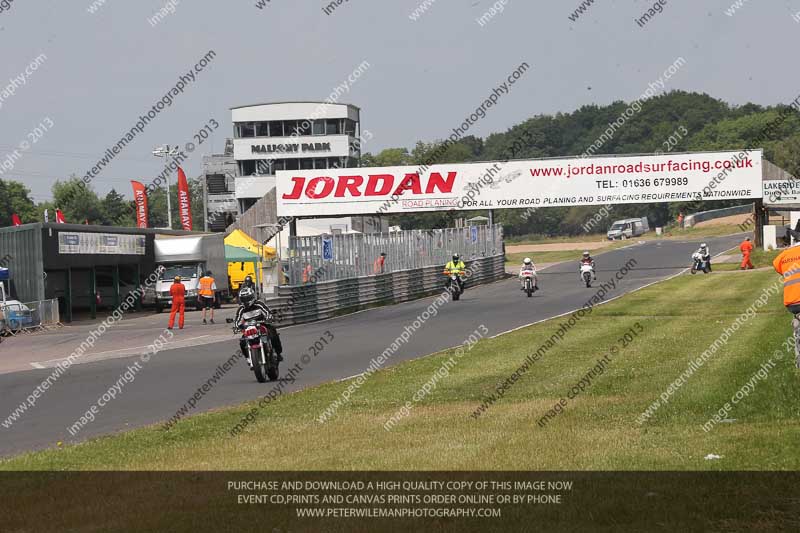Vintage motorcycle club;eventdigitalimages;mallory park;mallory park trackday photographs;no limits trackdays;peter wileman photography;trackday digital images;trackday photos;vmcc festival 1000 bikes photographs