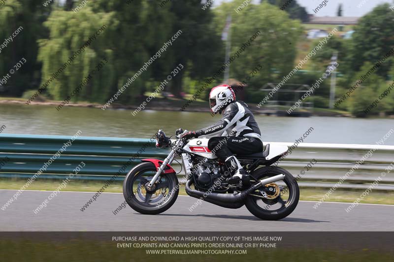 Vintage motorcycle club;eventdigitalimages;mallory park;mallory park trackday photographs;no limits trackdays;peter wileman photography;trackday digital images;trackday photos;vmcc festival 1000 bikes photographs