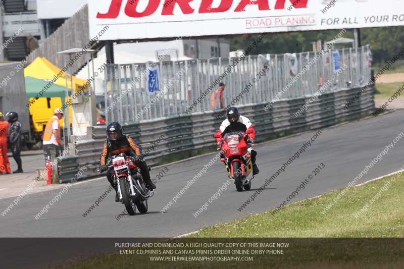 Vintage motorcycle club;eventdigitalimages;mallory park;mallory park trackday photographs;no limits trackdays;peter wileman photography;trackday digital images;trackday photos;vmcc festival 1000 bikes photographs