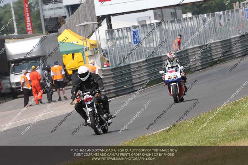 Vintage motorcycle club;eventdigitalimages;mallory park;mallory park trackday photographs;no limits trackdays;peter wileman photography;trackday digital images;trackday photos;vmcc festival 1000 bikes photographs