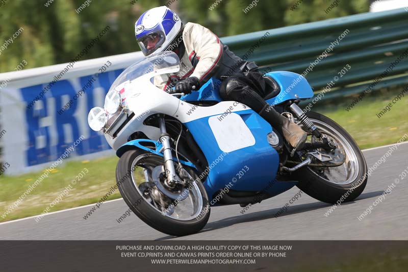 Vintage motorcycle club;eventdigitalimages;mallory park;mallory park trackday photographs;no limits trackdays;peter wileman photography;trackday digital images;trackday photos;vmcc festival 1000 bikes photographs