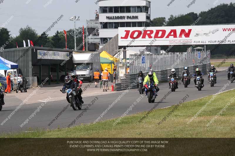 Vintage motorcycle club;eventdigitalimages;mallory park;mallory park trackday photographs;no limits trackdays;peter wileman photography;trackday digital images;trackday photos;vmcc festival 1000 bikes photographs