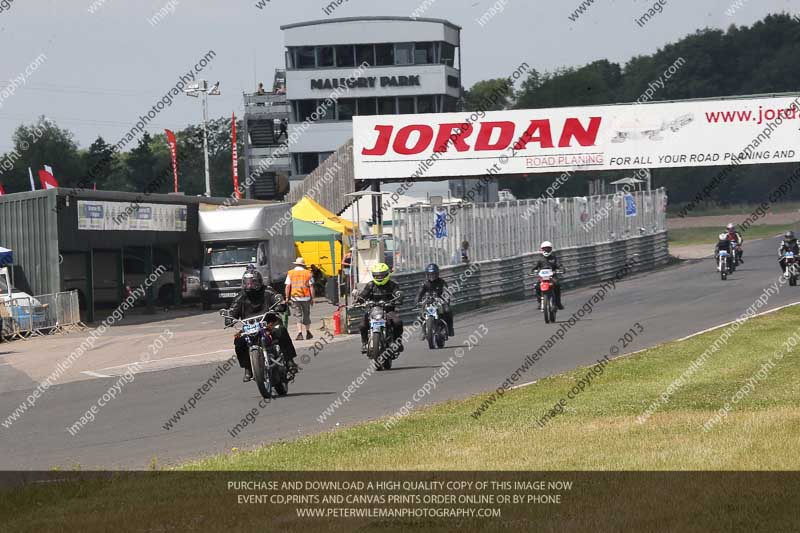 Vintage motorcycle club;eventdigitalimages;mallory park;mallory park trackday photographs;no limits trackdays;peter wileman photography;trackday digital images;trackday photos;vmcc festival 1000 bikes photographs