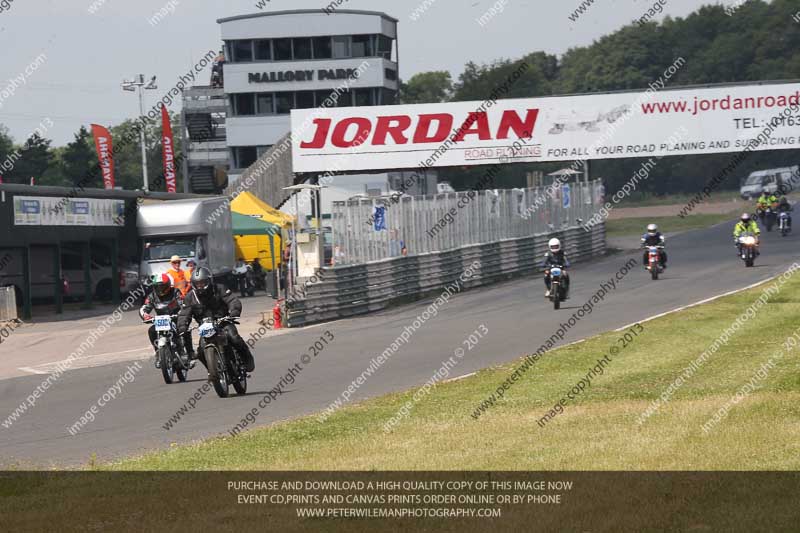 Vintage motorcycle club;eventdigitalimages;mallory park;mallory park trackday photographs;no limits trackdays;peter wileman photography;trackday digital images;trackday photos;vmcc festival 1000 bikes photographs