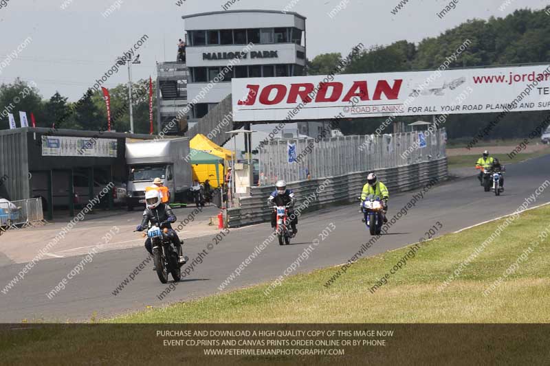 Vintage motorcycle club;eventdigitalimages;mallory park;mallory park trackday photographs;no limits trackdays;peter wileman photography;trackday digital images;trackday photos;vmcc festival 1000 bikes photographs