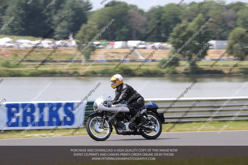 Vintage motorcycle club;eventdigitalimages;mallory park;mallory park trackday photographs;no limits trackdays;peter wileman photography;trackday digital images;trackday photos;vmcc festival 1000 bikes photographs