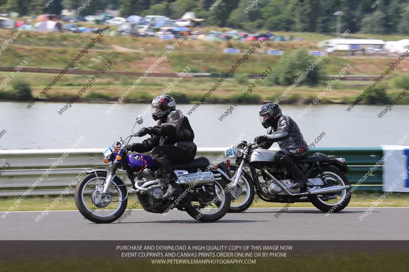 Vintage motorcycle club;eventdigitalimages;mallory park;mallory park trackday photographs;no limits trackdays;peter wileman photography;trackday digital images;trackday photos;vmcc festival 1000 bikes photographs