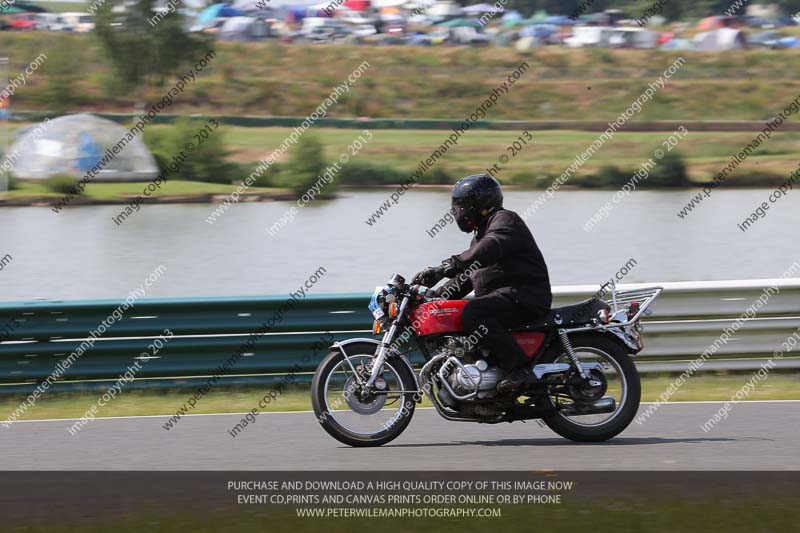 Vintage motorcycle club;eventdigitalimages;mallory park;mallory park trackday photographs;no limits trackdays;peter wileman photography;trackday digital images;trackday photos;vmcc festival 1000 bikes photographs