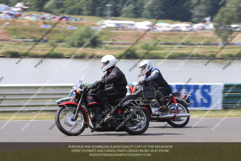 Vintage motorcycle club;eventdigitalimages;mallory park;mallory park trackday photographs;no limits trackdays;peter wileman photography;trackday digital images;trackday photos;vmcc festival 1000 bikes photographs