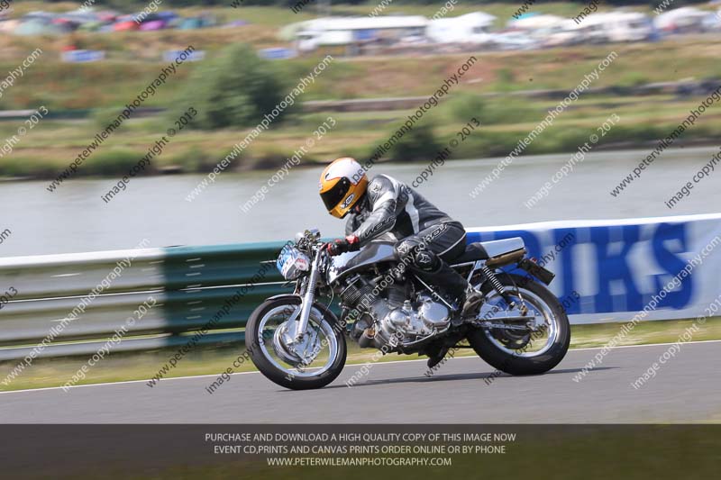 Vintage motorcycle club;eventdigitalimages;mallory park;mallory park trackday photographs;no limits trackdays;peter wileman photography;trackday digital images;trackday photos;vmcc festival 1000 bikes photographs