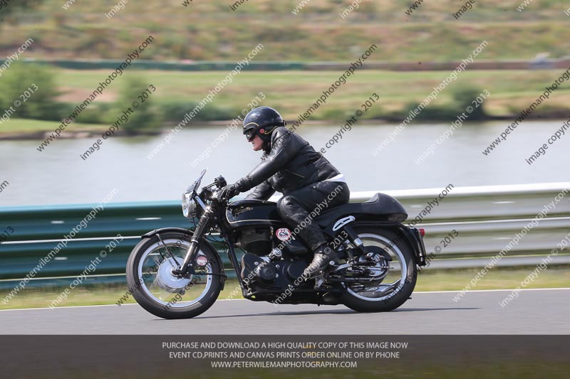 Vintage motorcycle club;eventdigitalimages;mallory park;mallory park trackday photographs;no limits trackdays;peter wileman photography;trackday digital images;trackday photos;vmcc festival 1000 bikes photographs