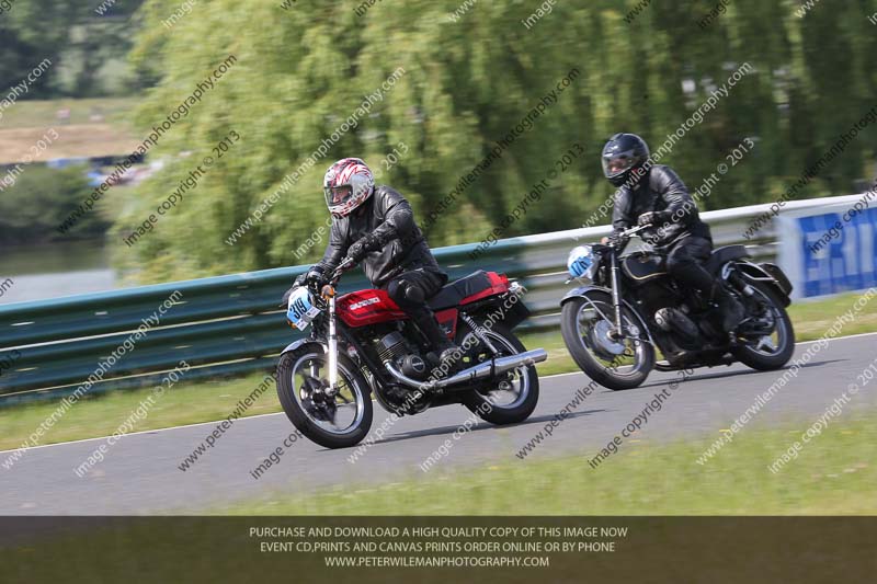 Vintage motorcycle club;eventdigitalimages;mallory park;mallory park trackday photographs;no limits trackdays;peter wileman photography;trackday digital images;trackday photos;vmcc festival 1000 bikes photographs