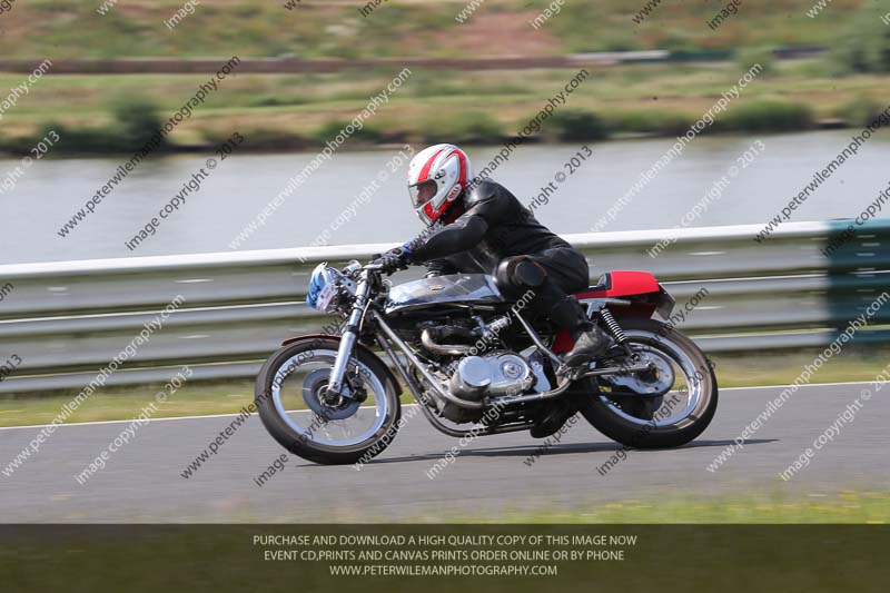 Vintage motorcycle club;eventdigitalimages;mallory park;mallory park trackday photographs;no limits trackdays;peter wileman photography;trackday digital images;trackday photos;vmcc festival 1000 bikes photographs