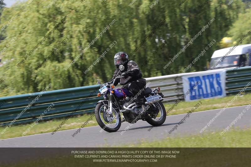 Vintage motorcycle club;eventdigitalimages;mallory park;mallory park trackday photographs;no limits trackdays;peter wileman photography;trackday digital images;trackday photos;vmcc festival 1000 bikes photographs
