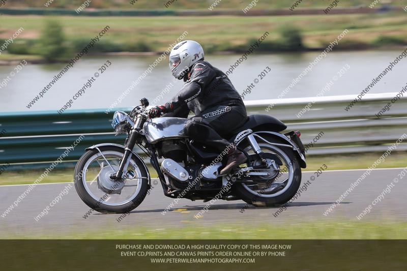 Vintage motorcycle club;eventdigitalimages;mallory park;mallory park trackday photographs;no limits trackdays;peter wileman photography;trackday digital images;trackday photos;vmcc festival 1000 bikes photographs