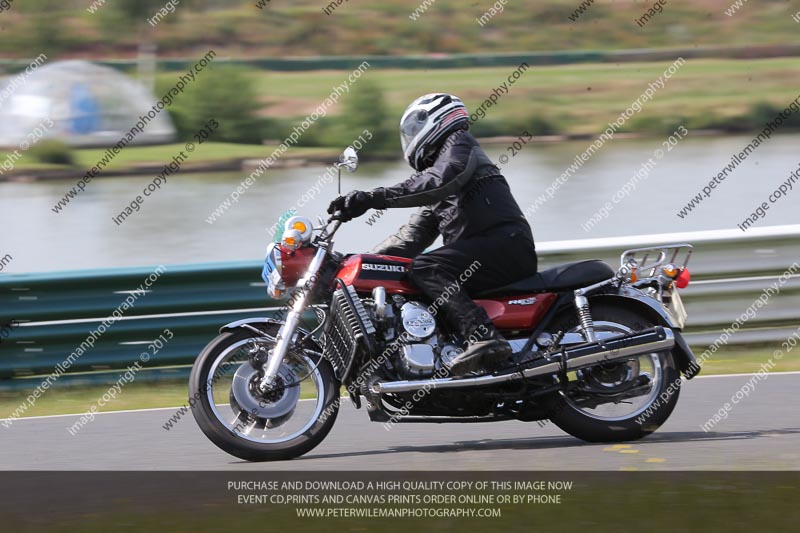 Vintage motorcycle club;eventdigitalimages;mallory park;mallory park trackday photographs;no limits trackdays;peter wileman photography;trackday digital images;trackday photos;vmcc festival 1000 bikes photographs