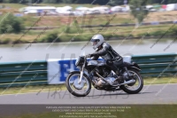 Vintage-motorcycle-club;eventdigitalimages;mallory-park;mallory-park-trackday-photographs;no-limits-trackdays;peter-wileman-photography;trackday-digital-images;trackday-photos;vmcc-festival-1000-bikes-photographs