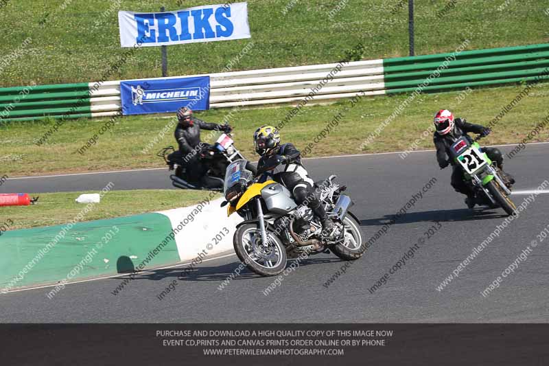 Vintage motorcycle club;eventdigitalimages;mallory park;mallory park trackday photographs;no limits trackdays;peter wileman photography;trackday digital images;trackday photos;vmcc festival 1000 bikes photographs