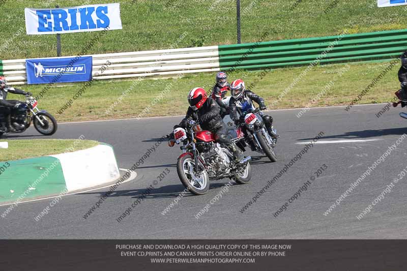 Vintage motorcycle club;eventdigitalimages;mallory park;mallory park trackday photographs;no limits trackdays;peter wileman photography;trackday digital images;trackday photos;vmcc festival 1000 bikes photographs