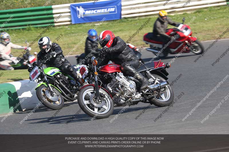 Vintage motorcycle club;eventdigitalimages;mallory park;mallory park trackday photographs;no limits trackdays;peter wileman photography;trackday digital images;trackday photos;vmcc festival 1000 bikes photographs