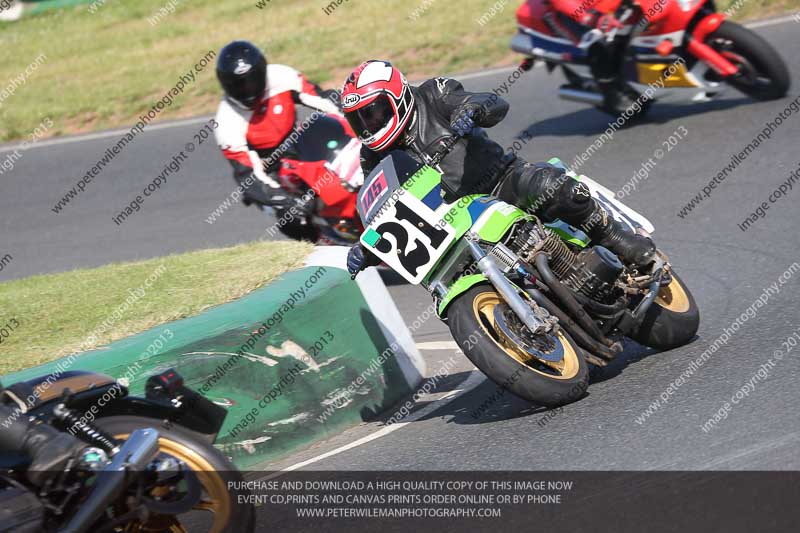 Vintage motorcycle club;eventdigitalimages;mallory park;mallory park trackday photographs;no limits trackdays;peter wileman photography;trackday digital images;trackday photos;vmcc festival 1000 bikes photographs