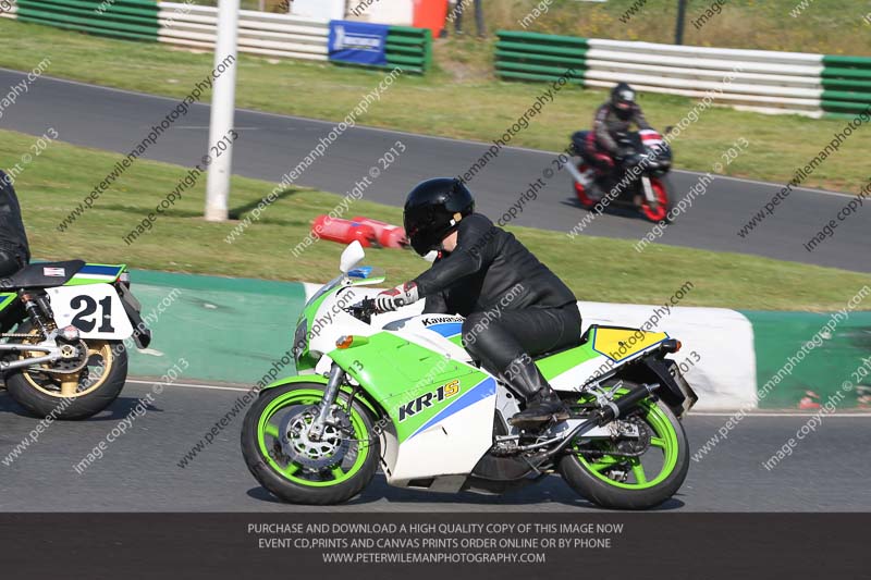 Vintage motorcycle club;eventdigitalimages;mallory park;mallory park trackday photographs;no limits trackdays;peter wileman photography;trackday digital images;trackday photos;vmcc festival 1000 bikes photographs