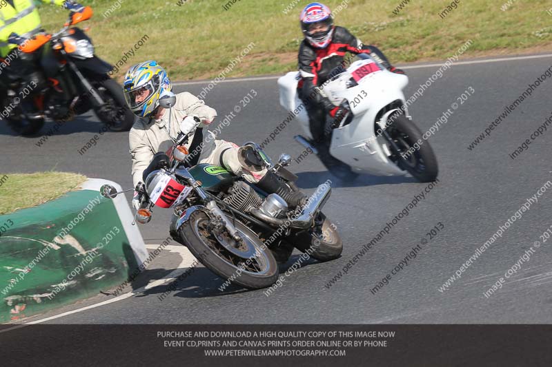 Vintage motorcycle club;eventdigitalimages;mallory park;mallory park trackday photographs;no limits trackdays;peter wileman photography;trackday digital images;trackday photos;vmcc festival 1000 bikes photographs