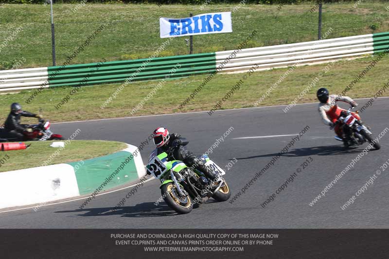 Vintage motorcycle club;eventdigitalimages;mallory park;mallory park trackday photographs;no limits trackdays;peter wileman photography;trackday digital images;trackday photos;vmcc festival 1000 bikes photographs
