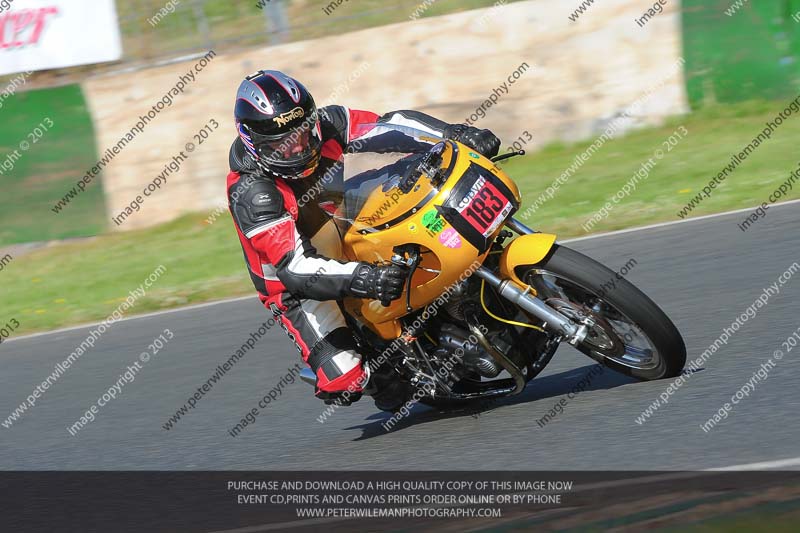 Vintage motorcycle club;eventdigitalimages;mallory park;mallory park trackday photographs;no limits trackdays;peter wileman photography;trackday digital images;trackday photos;vmcc festival 1000 bikes photographs