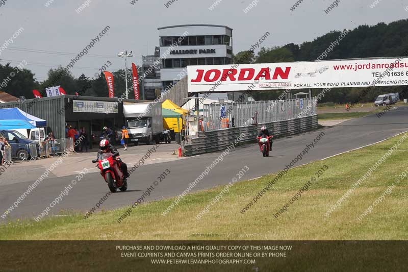 Vintage motorcycle club;eventdigitalimages;mallory park;mallory park trackday photographs;no limits trackdays;peter wileman photography;trackday digital images;trackday photos;vmcc festival 1000 bikes photographs