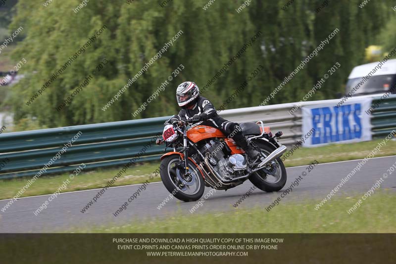 Vintage motorcycle club;eventdigitalimages;mallory park;mallory park trackday photographs;no limits trackdays;peter wileman photography;trackday digital images;trackday photos;vmcc festival 1000 bikes photographs