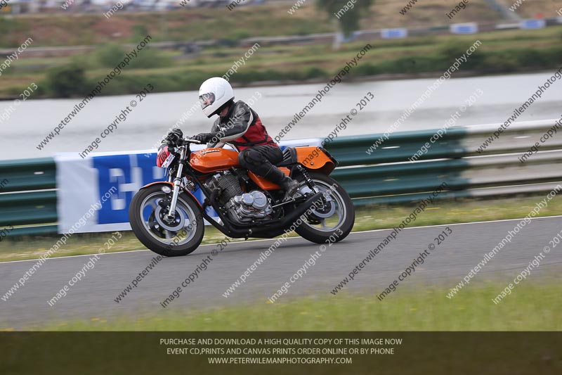 Vintage motorcycle club;eventdigitalimages;mallory park;mallory park trackday photographs;no limits trackdays;peter wileman photography;trackday digital images;trackday photos;vmcc festival 1000 bikes photographs