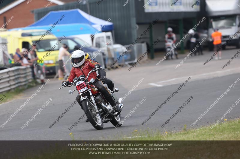 Vintage motorcycle club;eventdigitalimages;mallory park;mallory park trackday photographs;no limits trackdays;peter wileman photography;trackday digital images;trackday photos;vmcc festival 1000 bikes photographs