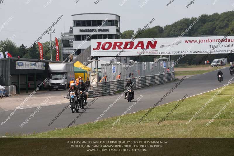 Vintage motorcycle club;eventdigitalimages;mallory park;mallory park trackday photographs;no limits trackdays;peter wileman photography;trackday digital images;trackday photos;vmcc festival 1000 bikes photographs