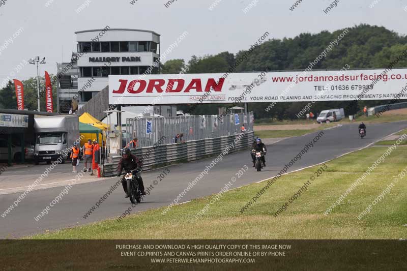 Vintage motorcycle club;eventdigitalimages;mallory park;mallory park trackday photographs;no limits trackdays;peter wileman photography;trackday digital images;trackday photos;vmcc festival 1000 bikes photographs