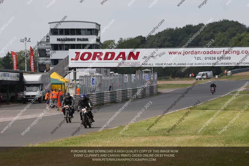 Vintage motorcycle club;eventdigitalimages;mallory park;mallory park trackday photographs;no limits trackdays;peter wileman photography;trackday digital images;trackday photos;vmcc festival 1000 bikes photographs