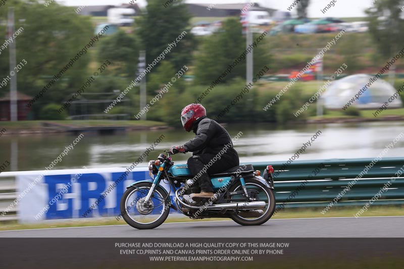 Vintage motorcycle club;eventdigitalimages;mallory park;mallory park trackday photographs;no limits trackdays;peter wileman photography;trackday digital images;trackday photos;vmcc festival 1000 bikes photographs