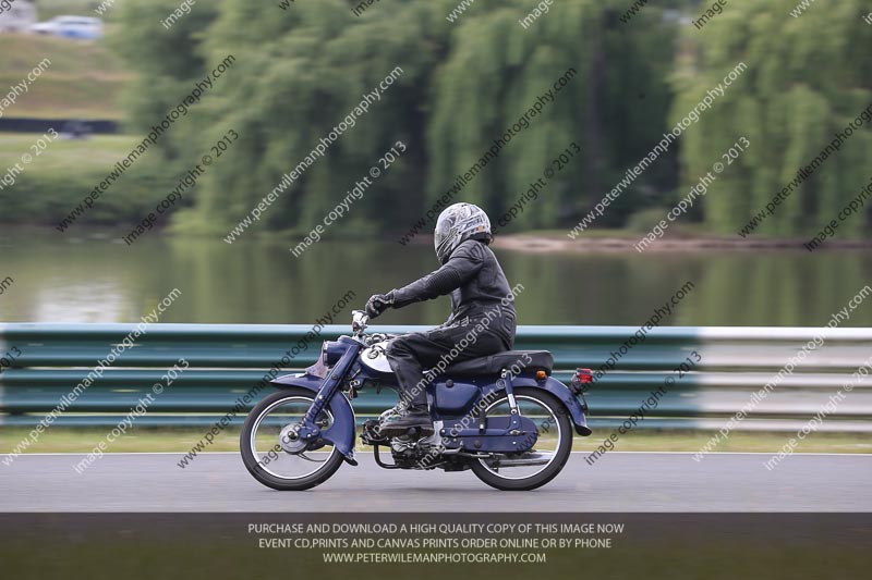 Vintage motorcycle club;eventdigitalimages;mallory park;mallory park trackday photographs;no limits trackdays;peter wileman photography;trackday digital images;trackday photos;vmcc festival 1000 bikes photographs