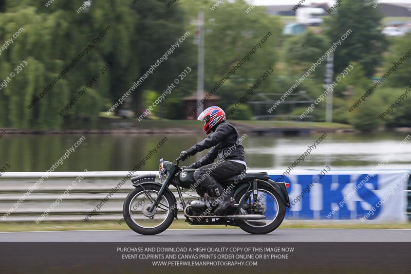 Vintage motorcycle club;eventdigitalimages;mallory park;mallory park trackday photographs;no limits trackdays;peter wileman photography;trackday digital images;trackday photos;vmcc festival 1000 bikes photographs