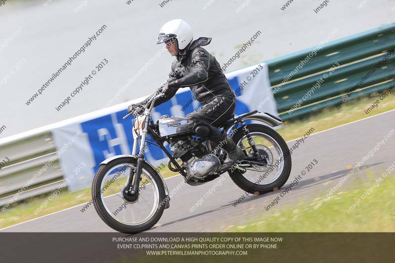 Vintage motorcycle club;eventdigitalimages;mallory park;mallory park trackday photographs;no limits trackdays;peter wileman photography;trackday digital images;trackday photos;vmcc festival 1000 bikes photographs