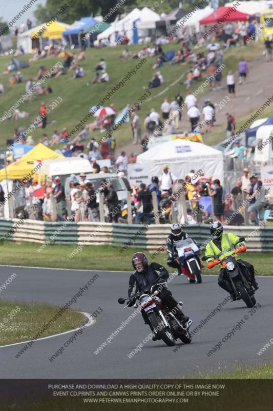 Vintage motorcycle club;eventdigitalimages;mallory park;mallory park trackday photographs;no limits trackdays;peter wileman photography;trackday digital images;trackday photos;vmcc festival 1000 bikes photographs