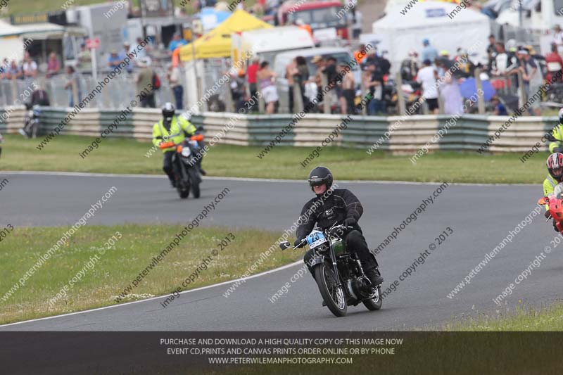 Vintage motorcycle club;eventdigitalimages;mallory park;mallory park trackday photographs;no limits trackdays;peter wileman photography;trackday digital images;trackday photos;vmcc festival 1000 bikes photographs