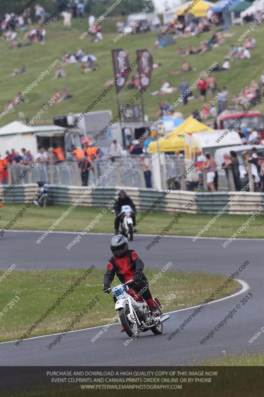 Vintage motorcycle club;eventdigitalimages;mallory park;mallory park trackday photographs;no limits trackdays;peter wileman photography;trackday digital images;trackday photos;vmcc festival 1000 bikes photographs