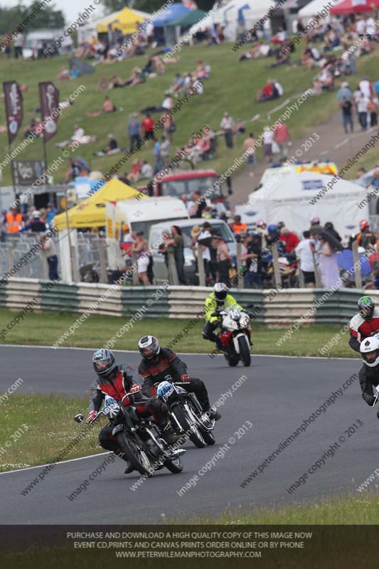 Vintage motorcycle club;eventdigitalimages;mallory park;mallory park trackday photographs;no limits trackdays;peter wileman photography;trackday digital images;trackday photos;vmcc festival 1000 bikes photographs